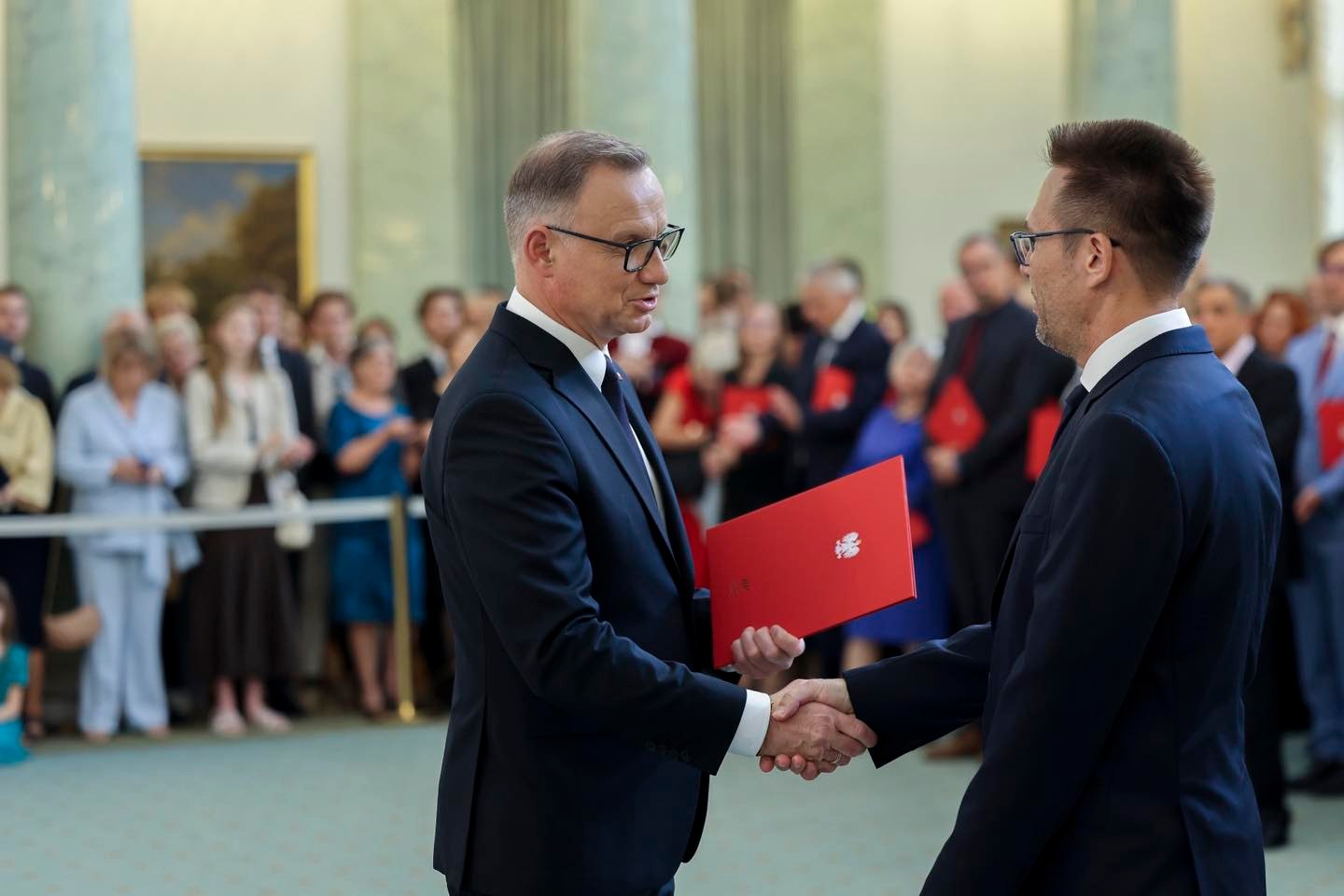 Serdecznie gratulujemy Profesorowi Bartoszowi Szelągowi zasłużonego wyróżnienia! Serdecznie gratulujemy Profesorowi Bartoszowi Szelągowi zasłużonego wyróżnienia!