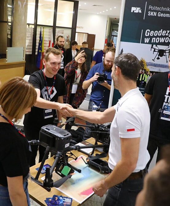 W ubiegłym tygodniu (30.10.2025) na Politechnika Świętokrzyska gościliśmy dra Sławosza Uznańskiego
