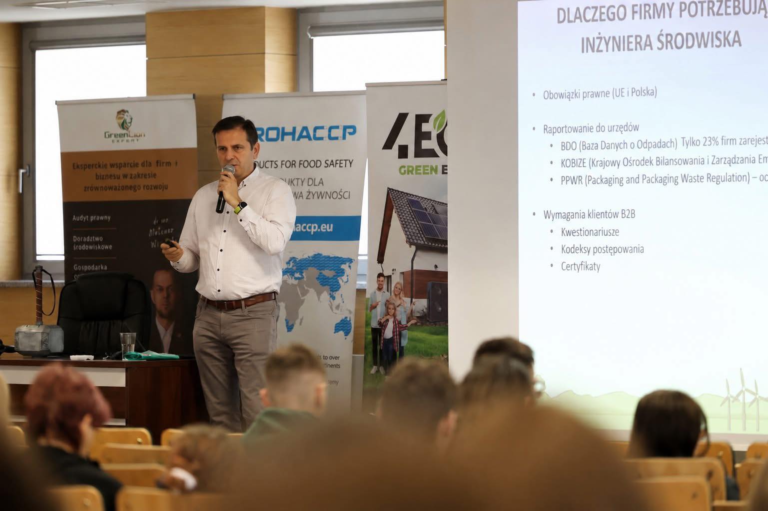 Dzisiejszy „Dzień z firmą” pokazał jedno – możliwości rozwoju po naszych kierunkach naprawdę nie brakuje!