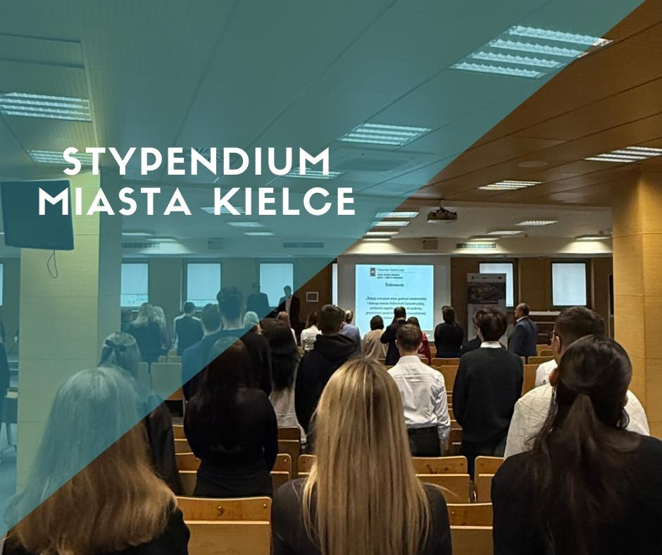 Stypendium Miasta Kielce. Ludzie siedzą na sali wykładowej, patrzą na ekran.